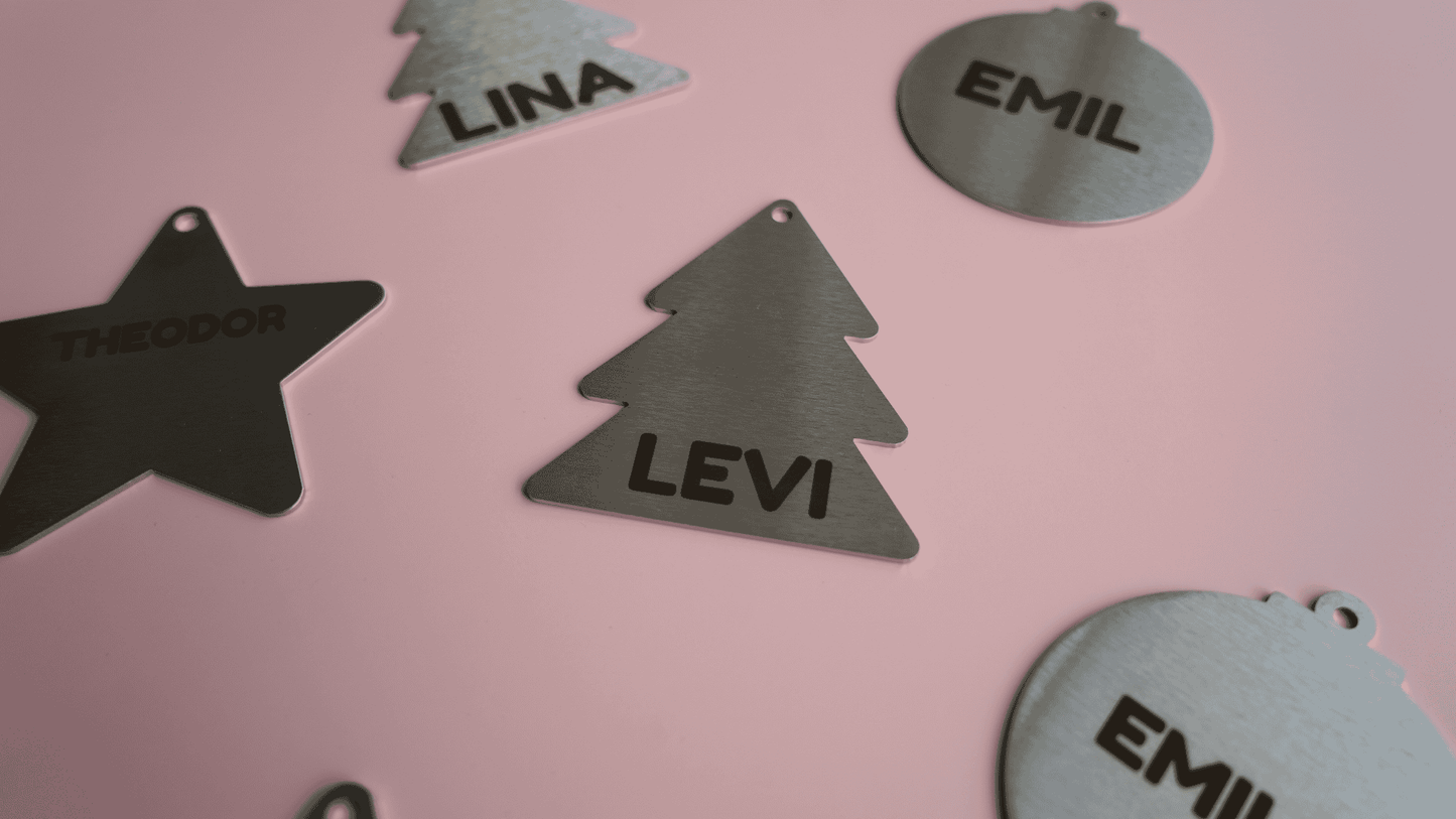 Christbaumschmuck mit Name - Tannenbaum aus Metall